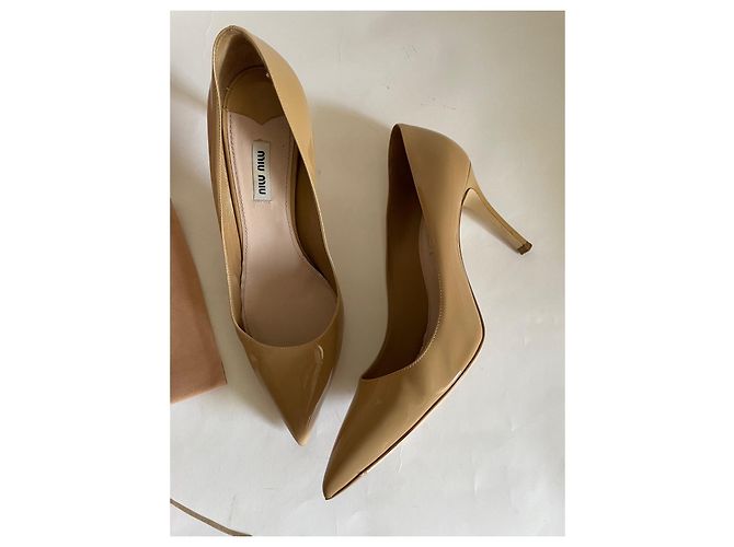 Décolleté Miu Miu in vernice beige 41 - vista 2