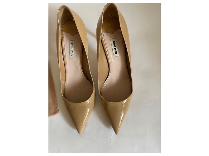 Décolleté Miu Miu in vernice beige 41 - vista 3