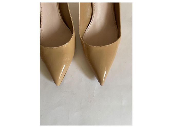 Décolleté Miu Miu in vernice beige 41 - vista 4