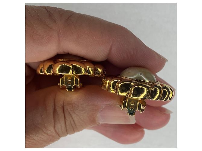 Chanel Ohrringe Blume Gold und Perle Creme Gold hardware - Ansicht 10