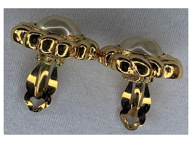 Chanel Ohrringe Blume Gold und Perle Creme Gold hardware - Ansicht 7