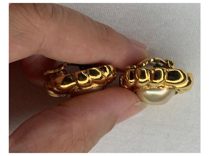 Chanel Ohrringe Blume Gold und Perle Creme Gold hardware - Ansicht 9