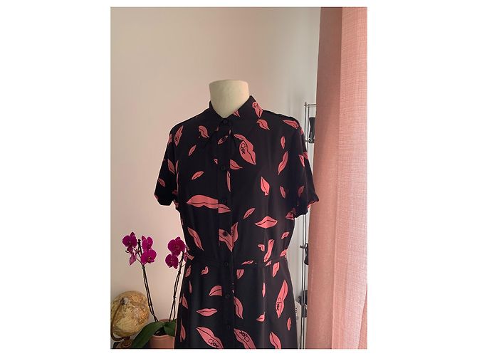 Robe Diane Von Furstenberg en soie noire motif bouche Rose - vue 5
