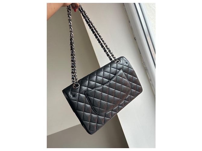 Borsa a mano Chanel in pelle caviar nera media Nero - vista 13