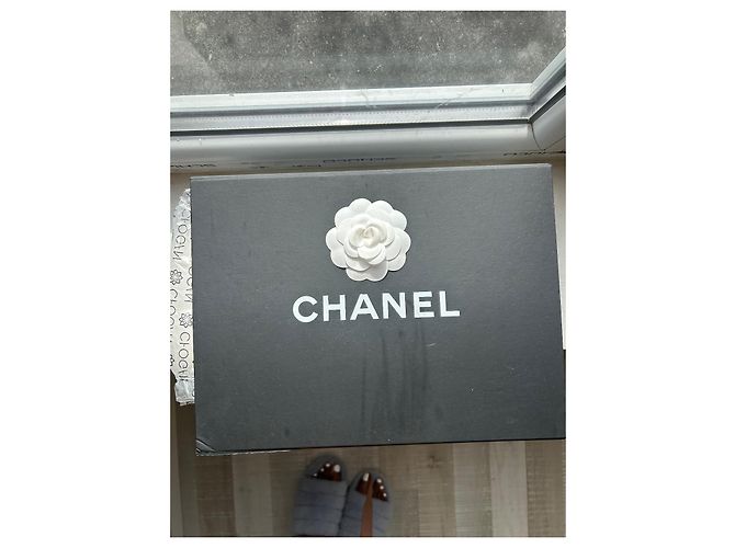 Borsa a mano Chanel in pelle caviar nera media Nero - vista 17