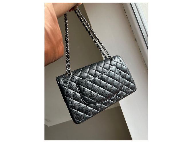 Borsa a mano Chanel in pelle caviar nera media Nero - vista 2