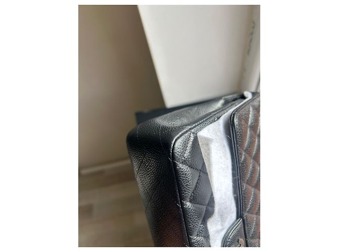 Borsa a mano Chanel in pelle caviar nera media Nero - vista 3
