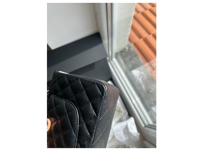 Borsa a mano Chanel in pelle caviar nera media Nero - vista 4