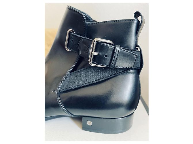 Louis Vuitton Boots Black - view 3
