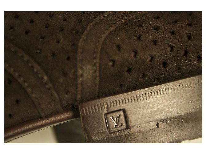 Louis Vuitton LV Scarpe stringate Oxford traforate in pelle scamosciata marrone da uomo 7 - vista 8