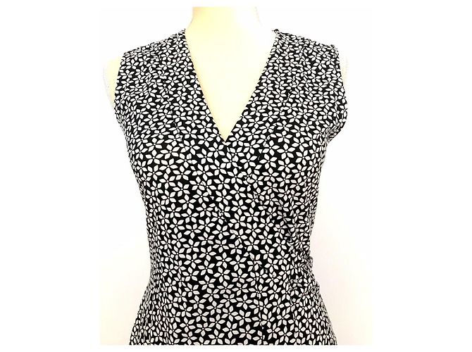 Diane Von Furstenberg DvF New Yahzi Vestido curto envelope de seda preto e branco - vista 4