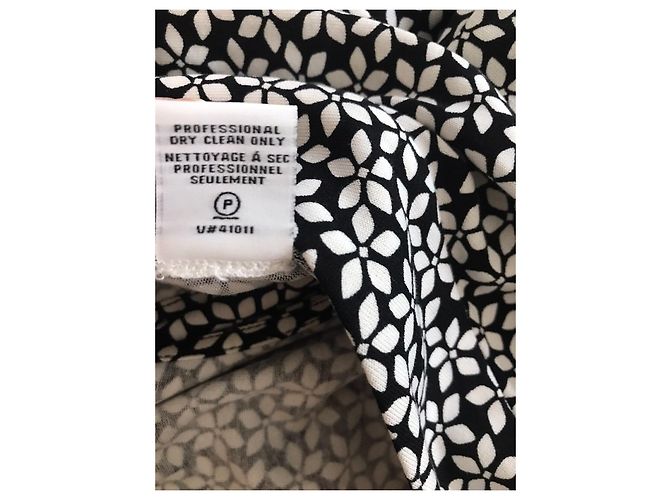 Diane Von Furstenberg DvF New Yahzi Vestido curto envelope de seda preto e branco - vista 9