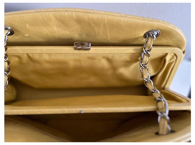 Borsa a mano Chanel Mademoiselle Gialla in Pelle Giallo - vista 10