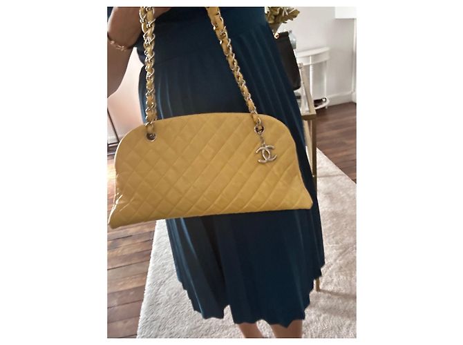 Borsa a mano Chanel Mademoiselle Gialla in Pelle Giallo - vista 14