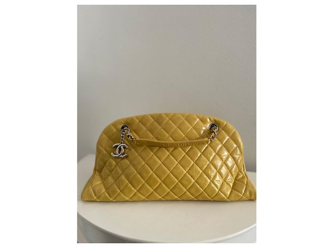 Borsa a mano Chanel Mademoiselle Gialla in Pelle Giallo - vista 2