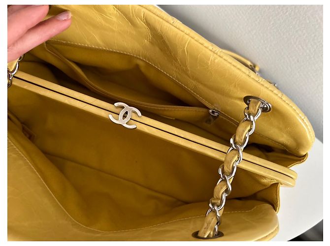 Borsa a mano Chanel Mademoiselle Gialla in Pelle Giallo - vista 4