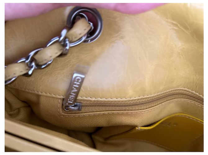Borsa a mano Chanel Mademoiselle Gialla in Pelle Giallo - vista 7