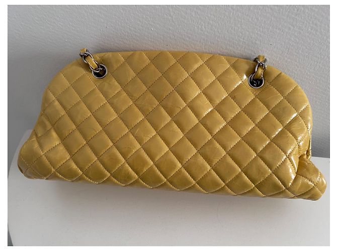 Borsa a mano Chanel Mademoiselle Gialla in Pelle Giallo - vista 9