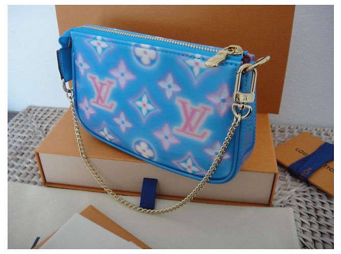 Louis Vuitton Mini-Beutel-Zubehör, Monogramm-Lack, Valentinstag 2022 Blau - Ansicht 2