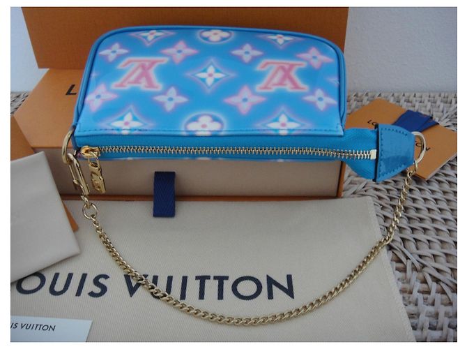 Louis Vuitton Mini-Beutel-Zubehör, Monogramm-Lack, Valentinstag 2022 Blau - Ansicht 5