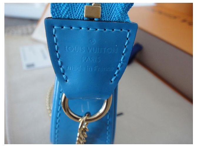 Louis Vuitton Mini-Beutel-Zubehör, Monogramm-Lack, Valentinstag 2022 Blau - Ansicht 6