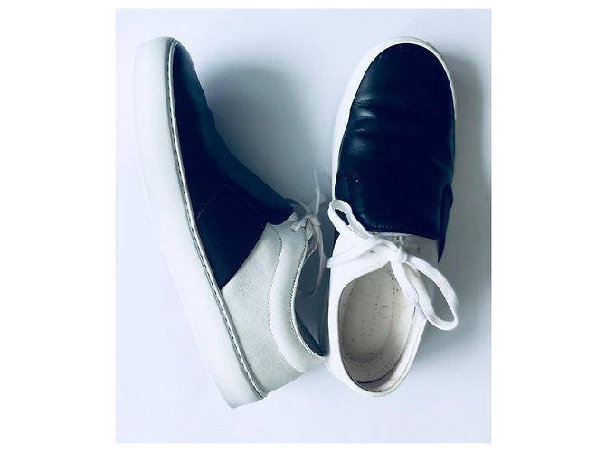 Chanel Slip su scarpe da ginnastica in bianco e nero - vista 3