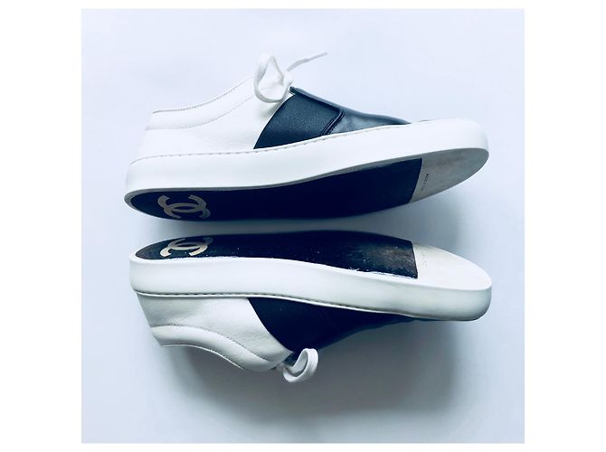 Chanel Slip su scarpe da ginnastica in bianco e nero - vista 6