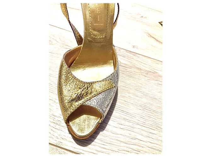 Sandali con tacco oro e argento Casadei D'oro - vista 13