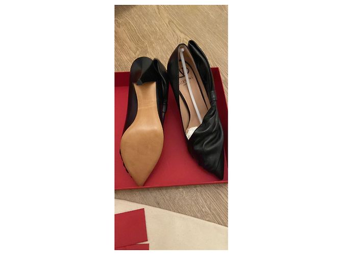 Décolleté Valentino Garavani in pelle nera con fiocco - vista 2