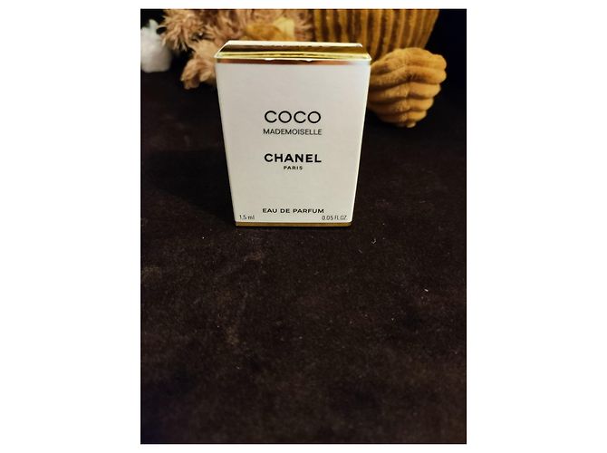 Chanel Presentes VIP Branco - vista 2