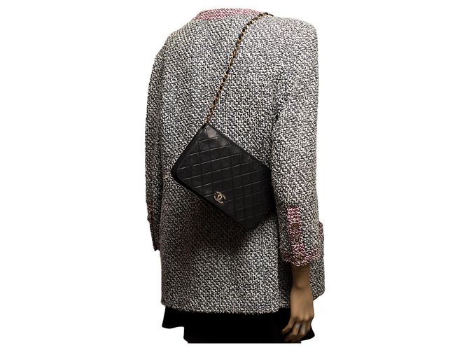 Timeless CHANEL Umhängetasche mit voller Klappe aus schwarzem Leder - 100596 - Ansicht 11