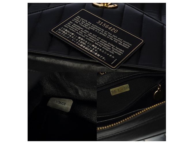 CHANEL camera shoulder bag in black leather - 100544 - view 6