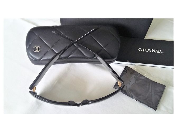 Chanel Anno 2000 - Logo CC dorato - Rami trapuntati con borchie dorate Nero D'oro - vista 10
