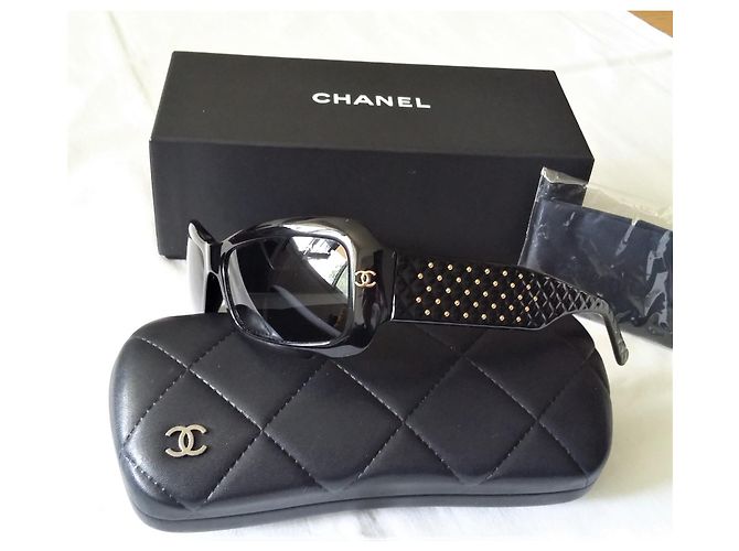 Chanel Anno 2000 - Logo CC dorato - Rami trapuntati con borchie dorate Nero D'oro - vista 2
