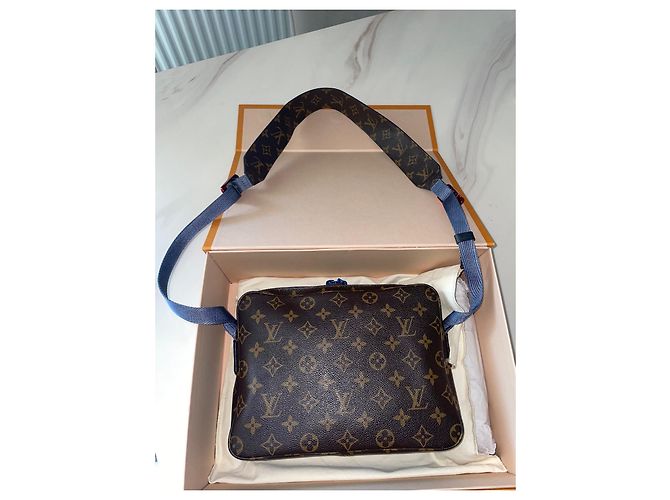 Louis Vuitton Messenger da esterno marrone blu di Virgil Abloh Marrone scuro - vista 3