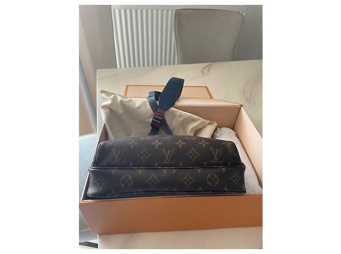 Louis Vuitton Messenger da esterno marrone blu di Virgil Abloh Marrone scuro - vista 8
