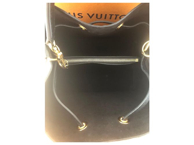 Louis Vuitton NéoNoé Empreinte Borsa in pelle nera Nero - vista 9