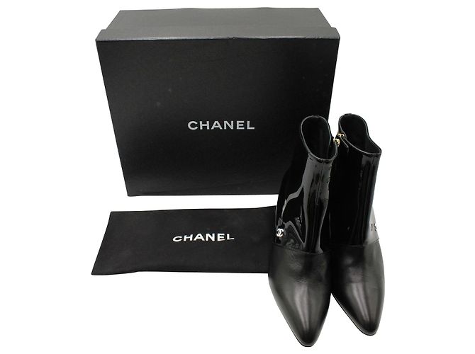 Timeless Chanel 20Botines con logo C en charol negro - vista 11
