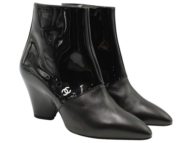 Timeless Chanel 20Botines con logo C en charol negro - vista 4