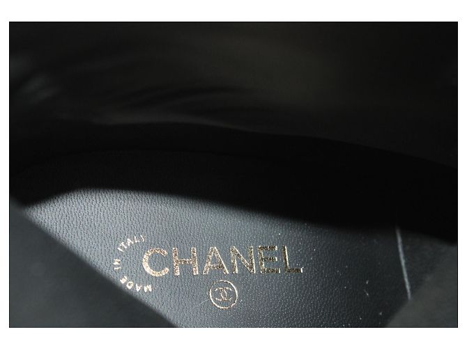 Timeless Chanel 20Botines con logo C en charol negro - vista 9