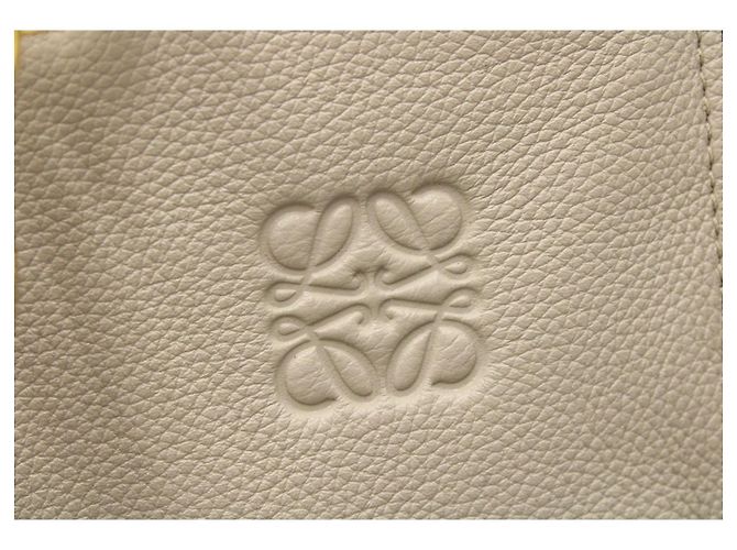 Loewe Cushion Tote Bag in Pelle di vitello Beige Marrone - vista 14