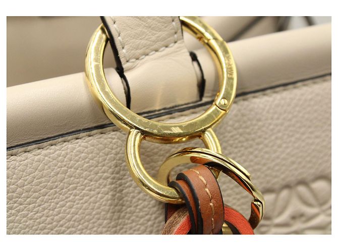 Loewe Cushion Tote Bag in Pelle di vitello Beige Marrone - vista 9