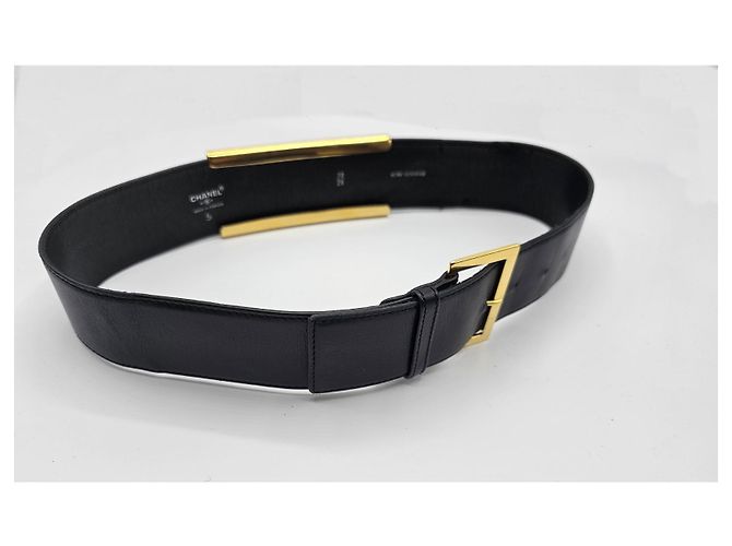 Cintura Chanel in pelle nera e oro 70 cm Nero D'oro - vista 2