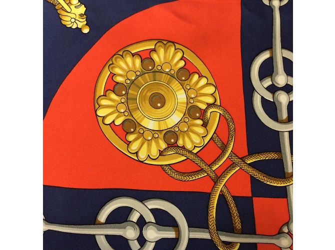 Hermès Hermes rosso / Sciarpa di seta quadrata Multi Cliquetis blu navy - vista 11