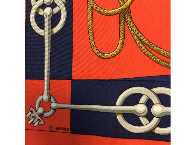 Hermès Hermes rosso / Sciarpa di seta quadrata Multi Cliquetis blu navy - vista 7