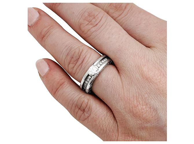 Anello Bulgari, 'B.Zero1', oro bianco e diamante centrale - vista 7