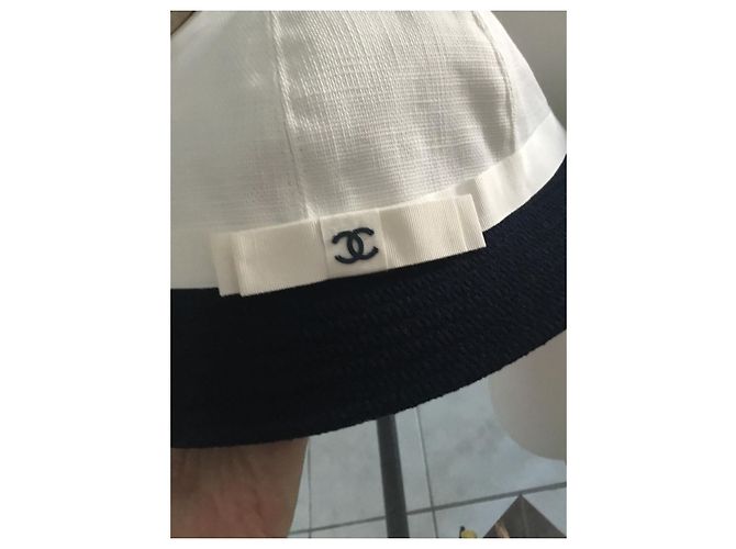 Chanel Fischerhut weiß und marineblau Baumwolle - Ansicht 5