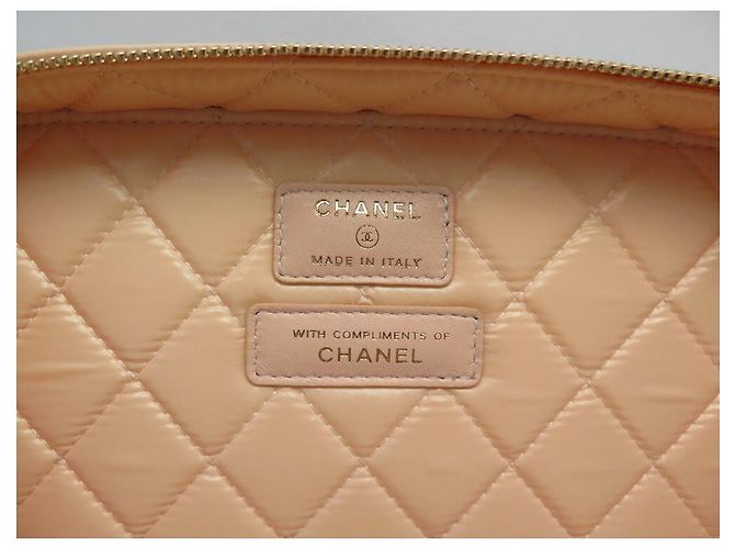 Vanity NOVA CAIXA CHANEL COURO BEGE ACOLCHOADA NOVA BOLSA DE HIGIENE - vista 11