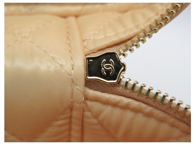 Vanity NOVA CAIXA CHANEL COURO BEGE ACOLCHOADA NOVA BOLSA DE HIGIENE - vista 16