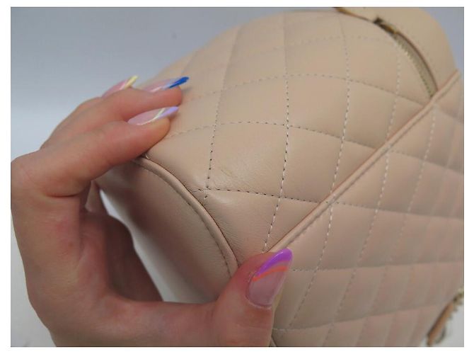 Vanity NOVA CAIXA CHANEL COURO BEGE ACOLCHOADA NOVA BOLSA DE HIGIENE - vista 17